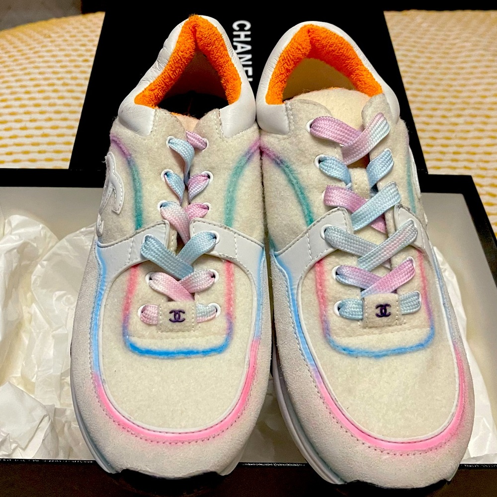 Brand New Chanel Sneakers (Never Worn).                      Size 40 NOT 39!
